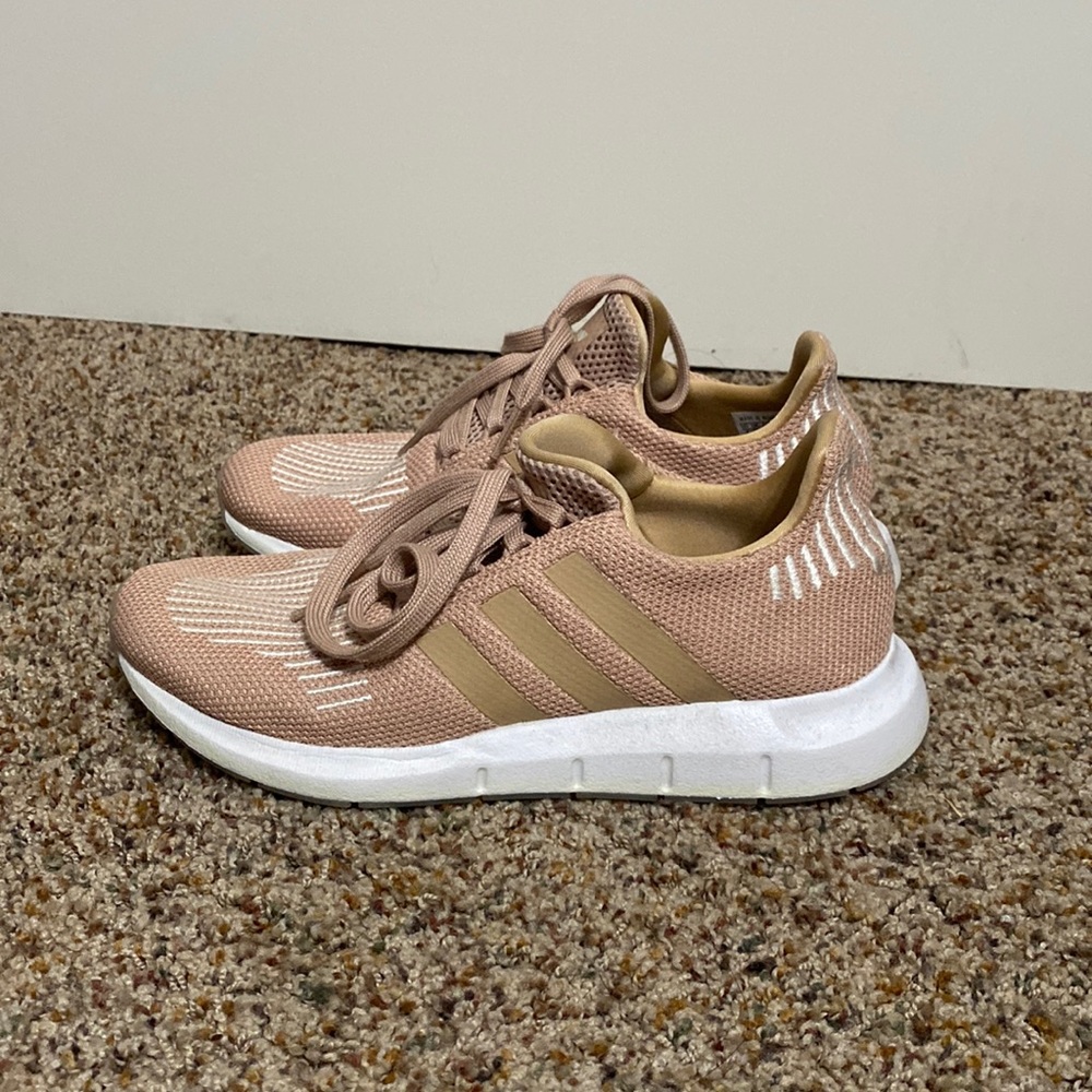 Womens Adidas Original Swift Run - Size 7